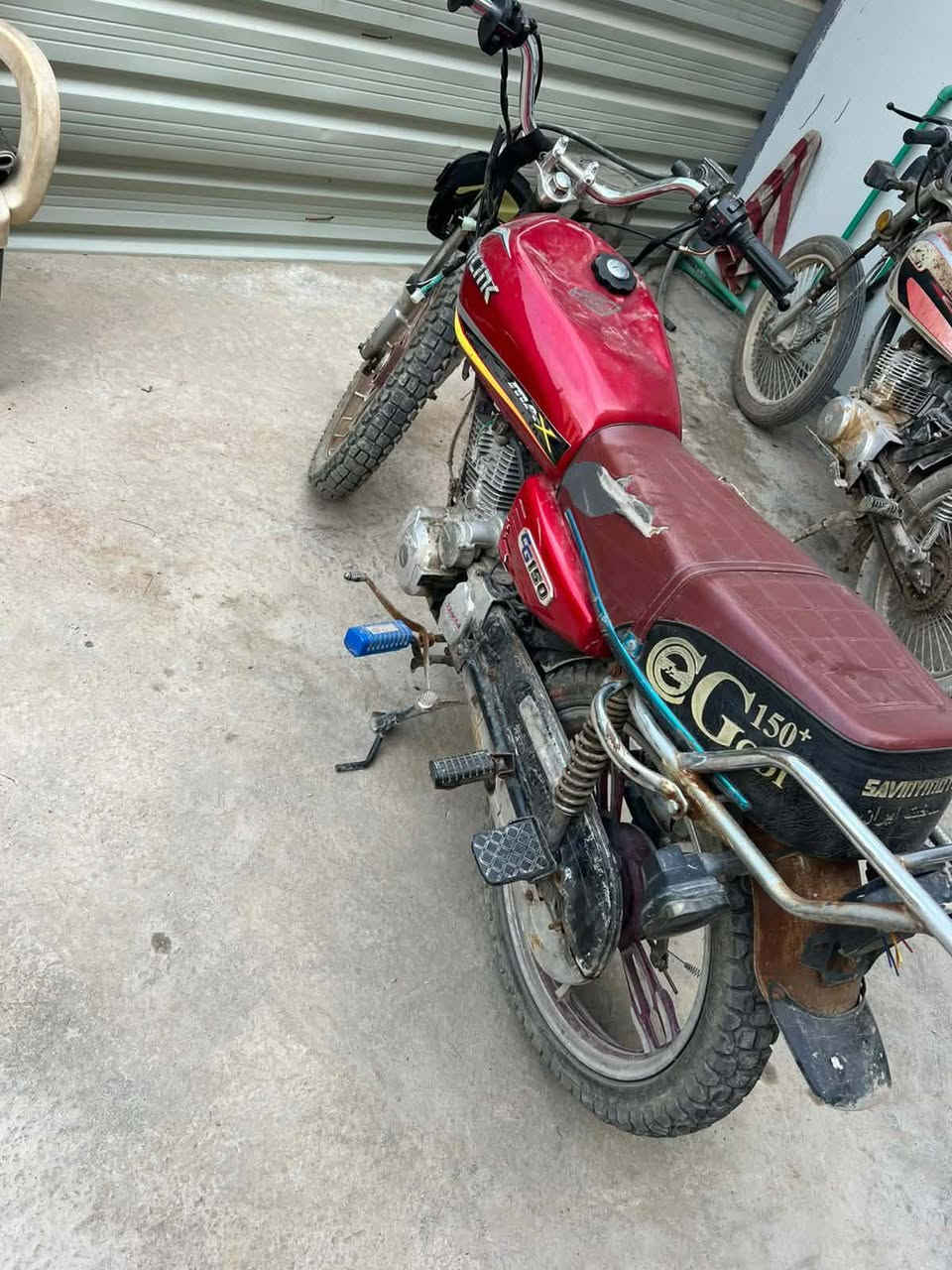 السلام عليكم ورحمة الله وبركاته اخواني مكلف بالنشر دراجة للبيع موديل 22 مكينة 150 مكانها الدورة الهواشه هاذ رقم صاحبها بيه واتس اب ***********
