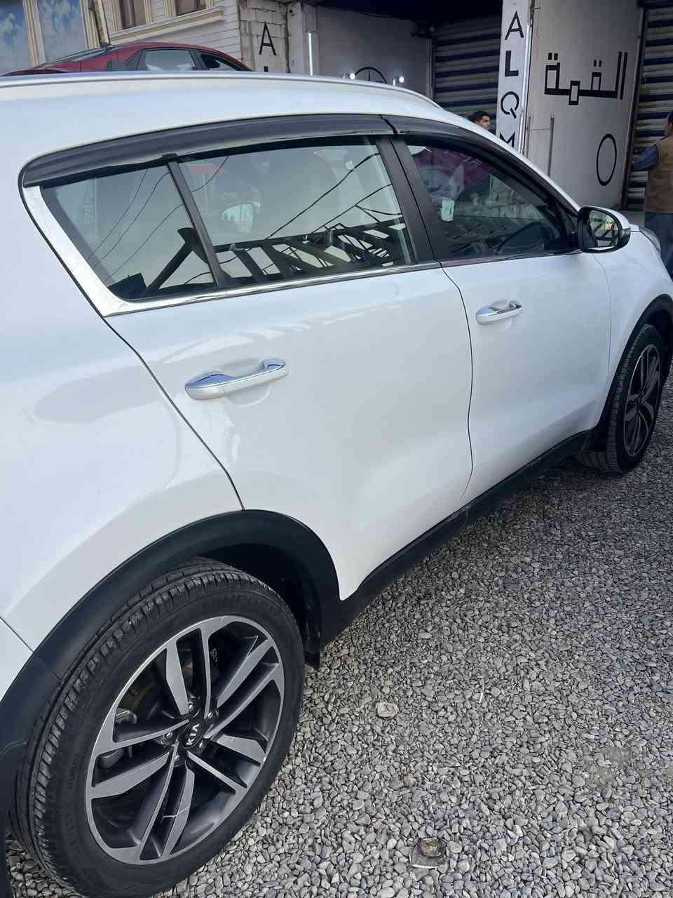 سبورتج 19 شكل 20مكفولة عده  طخه بالجاملغ الامامي واضحه وملاحظات بسيطه السياره ماشيه 110 كيلو موصفات معروفه وسونار مع الصور مكان السياره ديالى / جديدة الشط  *********** السعر 196وبيها مجال للشراي ..
