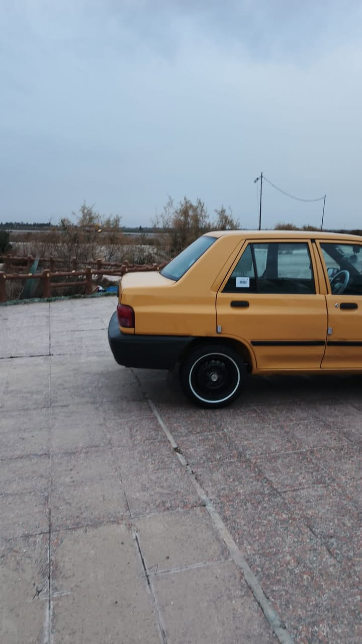 سلام عليكم سايبه مديل 15 سياره جديده وجهزه ما بيه أي نقص سياره كفاله ما عده جملق لكدام سياره دوشمه تخام تاير جديد وبيه فطر زغر من لصبع بل شاصي ليمنه رقم بغداد مصفره هيه وغرمات مكاني مجمع بسمايه رقم***********
