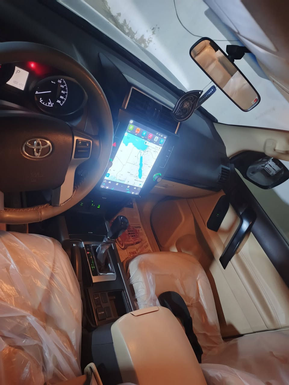 #برادوTXL  فول الفول ٦ سلندر. 

كير مكينه حداديه تبريد. بلادي على وضع الشركه 

ما مفتوح بيها برغي بشرط 
 
عليها تخم تاير جديد

رقم أربيل جديد

برادو موديل 2015
-مواصفات
فتحه سقف
عداد كيلو 100
٢-بصمه
جلد 
٣-فتحه
٤-ثلاجه
٥- مثبت سرعه 
٦- محرك ٦ سلندر
٧-شاشه
٨-كامره خلفيه
٩-مري شفط
١٠-تحكم ستيرن
١١-نظام تزحلق
١٢-حساسات
١٣-كشنات جلد
١٤-دفع رباعي
١٥-دبل تانكي
١٦-سبير تعليك   
 رقم ***********
