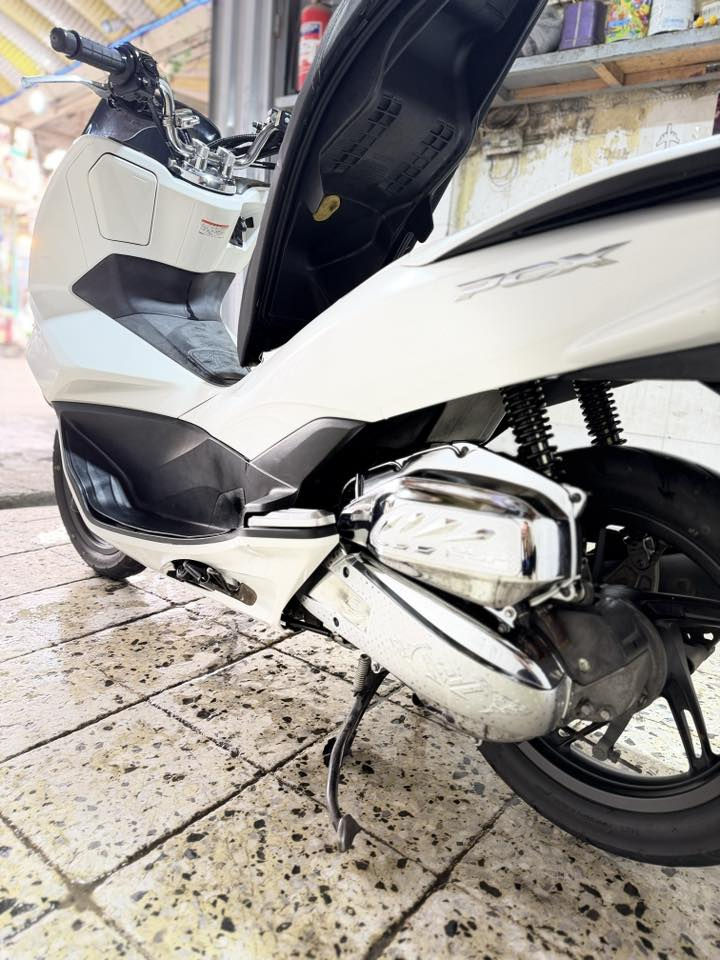 سلام عليكم PCX كفاله عامه وصل معرض موجود  مواصفات ال جيل 2 معروفه  دهن امزويل بانزين محسن / مكاني كربلاء السعر ١٦. هاذا رقمي ***********
