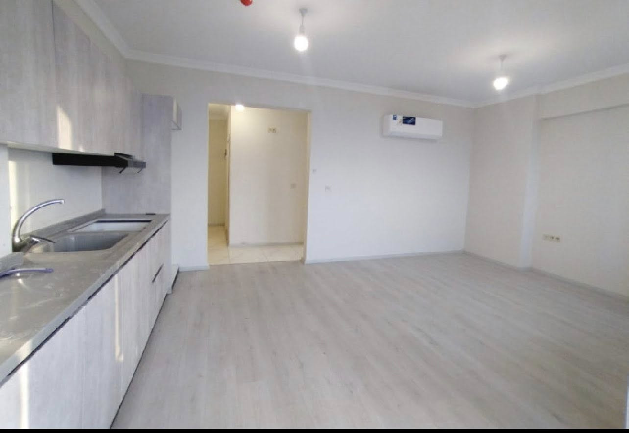 شقق للإيجار
‎غرفة و صالة و مطبخ 

‎مشروع لالاف توين تاورز

‎فارغ

***********
