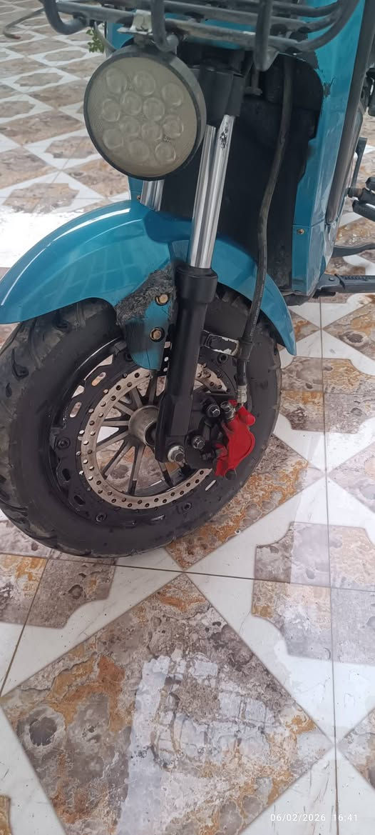 سلام عليكم 

دراجه شحن للبيع 

دراجه حجم وسط موديل 2024 

كهربائيات كلها بلاديه شغاله كير اربع سرعه عقل بلادي

ملف 1000w.      60v

 باتريات 5 يقرن 10 يمشنك 40 كيلو وفحص موجود

دراجه كلشي ما ناقصها بس تاير خلفي تعبان
 
سعر 235 وبيها مجال مكان يم جامع التقوى

وتساب ***********
