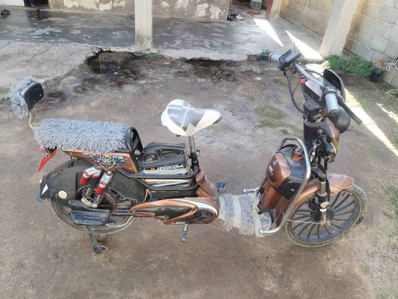 باسيكل شحن نضافة كدامك جديد كامل فول البيع السعر 100 الف شراي يتصل مكاني رمادي ***********
