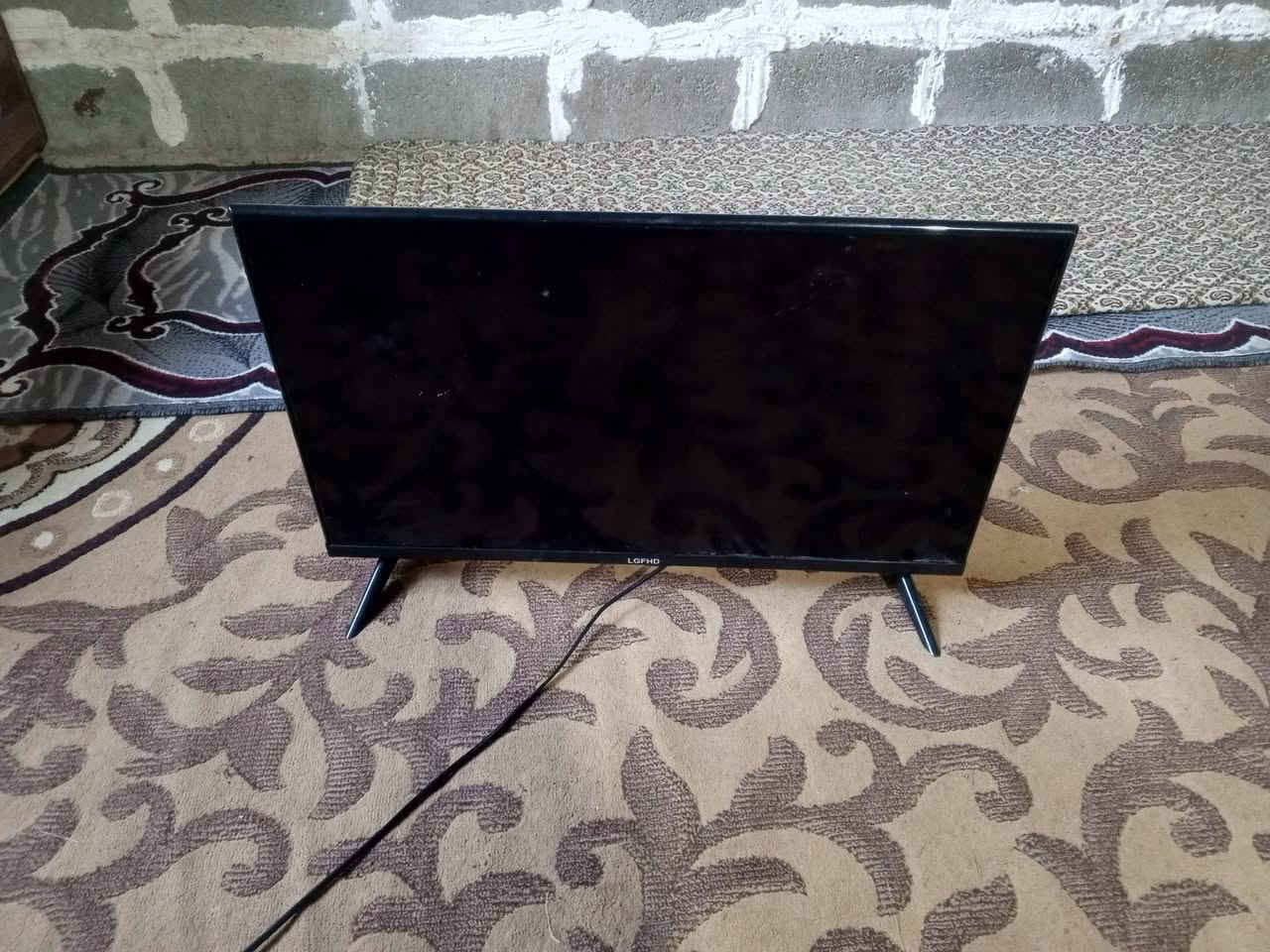 بلزمه حجم 32 جديد بس مكسوره الشاشه سعر 15 تصال *********** وتساب
