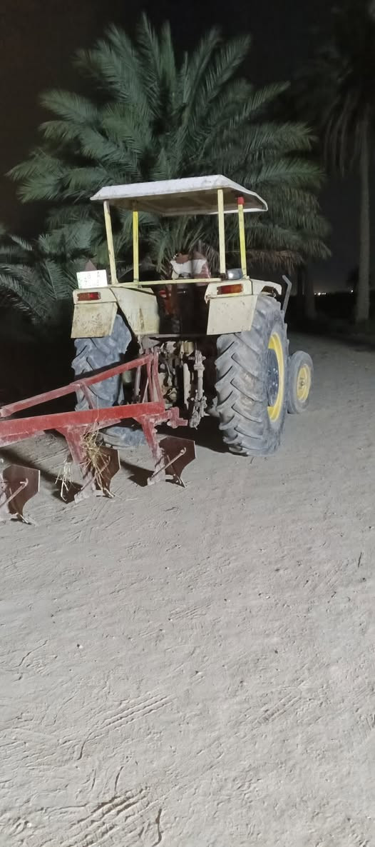 سلام عليكم عنتر للبيع 121 جاهزه من كل شيء ماكينه وقير واكسي الماكينه وراها فدان وخرماشه ومرازه وجاهزه سنوياتها سنه 30 يلا تسقط بعد اربع سنوات تحويل ثاني يوم بيها حصه مال غاز حصتها خمس براميل وجاهزه من كل شيء ***********
