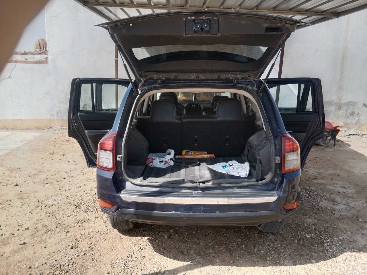 جيب كومبارس  جديده موديل 2017كفاله عامه من عده الصندوك الخلفي ونقصها حداديه خلفيه والباقي اشرطها الك شرط  ورقمها قادسيه بأسمي  .سنويتها نافذه لغايه 2029 .مكانها 
المواصفات
فتحه
تحكم مري
كشنات كهربائيه 
شاشه كبيره
تتفئه كشنات 
كير عادي اوتوماتيك
السعر ١٢٧ وبيها مجال والشراي يدلل
***********
