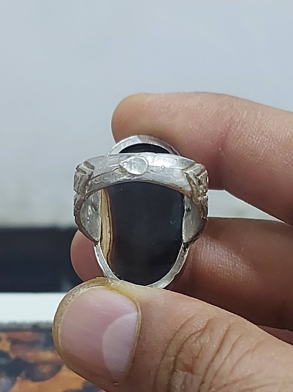 اللهم صل على محمد وآل محمد الطيبين الطاهرين 
خاتم داودي دهن ودبس 
فضه عيار 925      القياس 26
السعر((35)) الف
توصيل محافظات 5 الاف داخل الكوت 2 الف
*********** ~ ***********
ابو سجاد الوائلي
