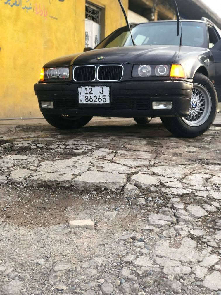 بي ام موديل 1996 وضع شركة كير محرك اكسل كله بلادي 
تبريد ثلج 
سنوية و رقم جديد باسمي 
هزة جديدة
محرك 28 كبس تك فانوس ما مفتوح
طخم تاير جديد 
طخم خلفي مبدل كامل 
طخم امامي شوي يعوزه
كهربائيات كامل شغالة 
شاشة و سماعات و مضخم صوت
السعر 39 بيها مجال 
***********
*********** موصل, نينوى
