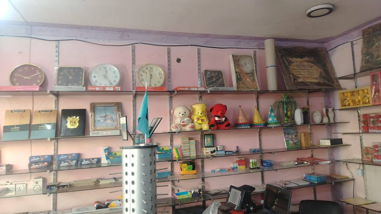 مكتب متكامل للبيع لعدم التفرق
تريد شلع او قطع للاستفسار
***********
