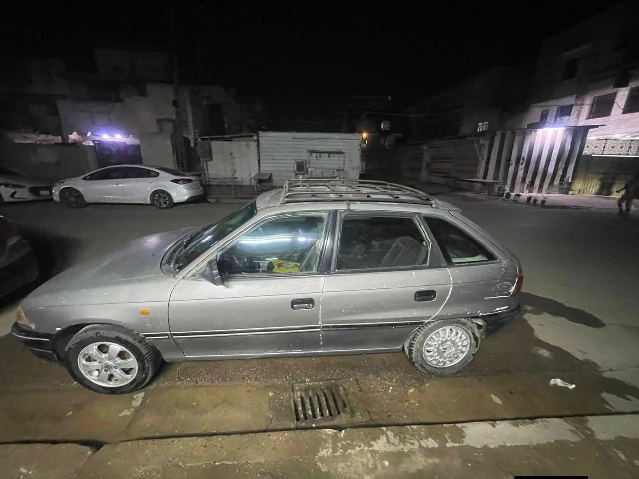 سلام عليكم سياره اوبل استرا موديل ١٩٩٣ للبيع مكفوله من صبغ ول ضررر  كير اوتوماتيك مكينه وكير بل كارتون سياره ابسمي رقمه اجنبي بغداد وهزه جديده عنوانها موصل جانب الأيمن السعر 39 الرقم ***********
