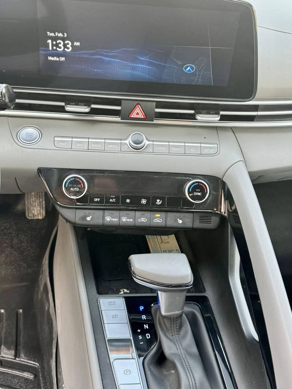 السلام عليكم النترا 2024 وارد امريكي حادثها جداً بسيط فقط بارد بل بنيد والباقي مكفول السيارة فول موصفات ماشية ١٨ الف السيارة رقم انبار معوقين اتكفل بيها تحويل  و اسوي وكالة للمشتري موصفات بصمة فتحة شاشة متصلة شاشة دجتل كامرة خلفية حساسات كشنات تدفئة وباقي الموصفات المعروفة السعر 160 وبيها مجال حك الجية المكان بغداد التاجي رقمي ***********
