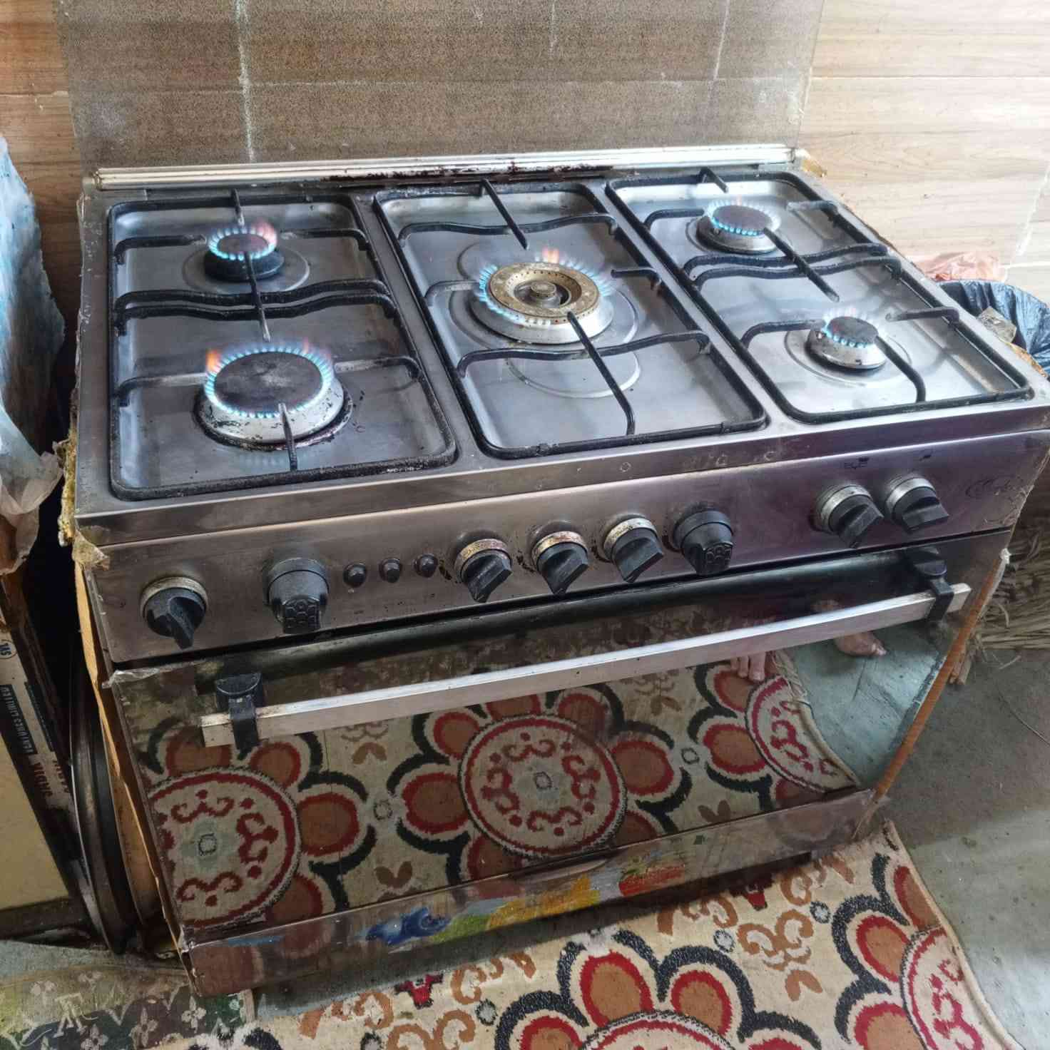 سلام عليكم طباخ نضيف للبيع للتصال السعر 150/ ***********
