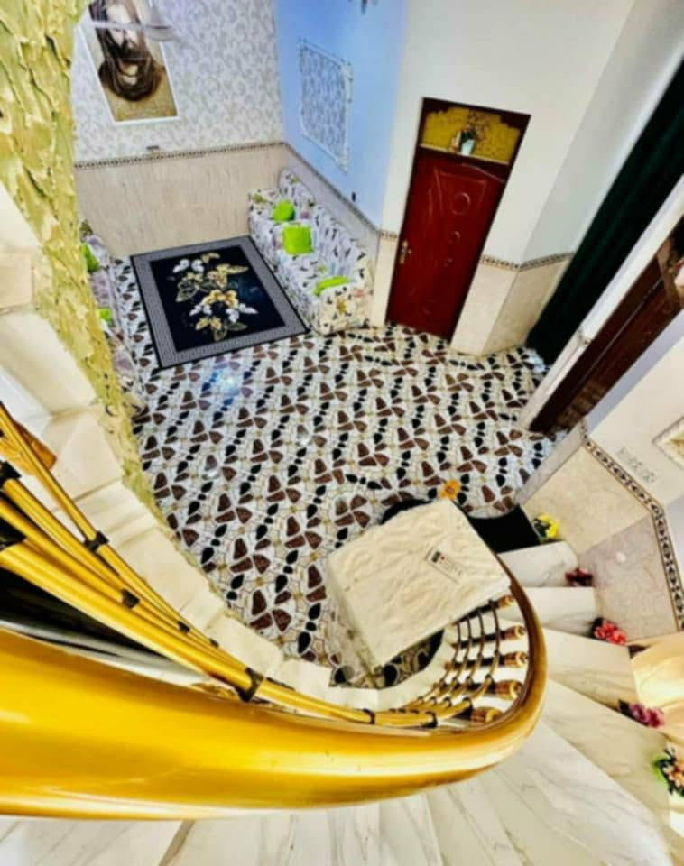 بيت للبيع مساحته ٢٠٠ متر واجهة ١٠ متر والنزال ٢٠ متر طابو زراعي سند ٢٥ مشمول بالتطويب بناء طابوك كونكريت مسلح يحتوي على غرفتين نوم ٥×٤ واستقبال ٧ × ٤ وصاله كبيره ومطبخ كبير حار وبارد وصحيات داخليه وخارجيه ومناور عدد ٢ وتأسيس الكهرباء بوري ...
موقع البيت في التقية الثالثة مقابيل ساحة التوديع قريب جدآ للشارع العام للاستفسار الاتصال بالرقم  *********** بي واتساب
