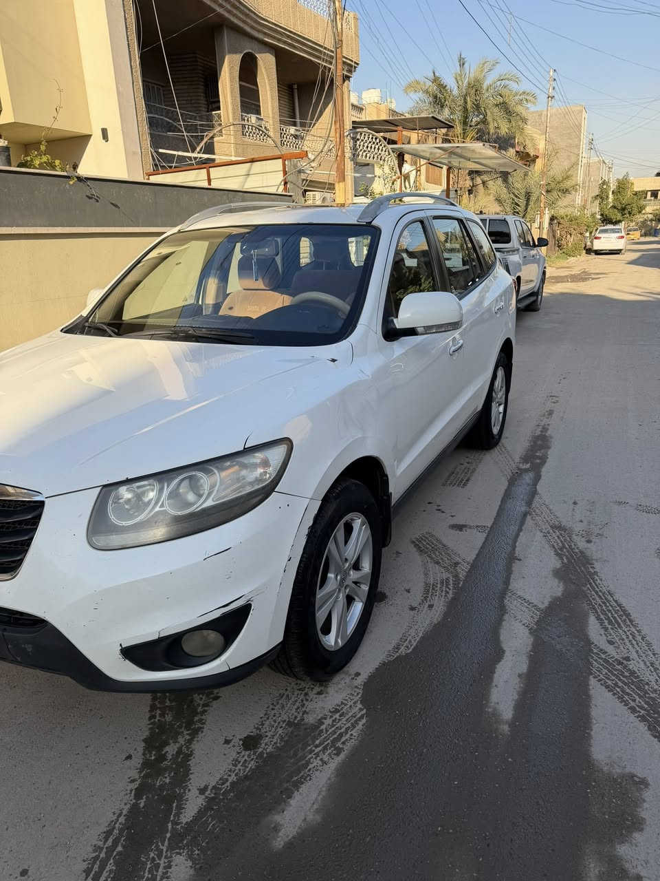 سنتافي ٢٠١١ 
خليجي وكالة القاصد بدون ضربة 
صارت بيها طخه بالجاملغ الخلفي هنا ببغداد وتصلح بدون معجون بس صبغ خفيف 
مواصفاتها فول عدا البصمه 
٦ سلندر 
كشن جلد 
سلايد 
٣ قطع تبريد 
تبريد بيانو
السياره ع أيدي من ٢٠١١ الرقم إني احوله للمشتري ان شاء الله 
السعر 13.700 دولار وبيها مجال للشراي 
*********** 
موجود ع الفيس موجود بس اتصال
