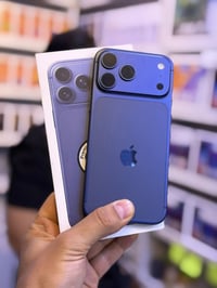ايفون 17 برو ماكس ضمان وكاله ماستر ذاكره 256 بطاريه 98 نضافه 💯💯 جهاز ل...
