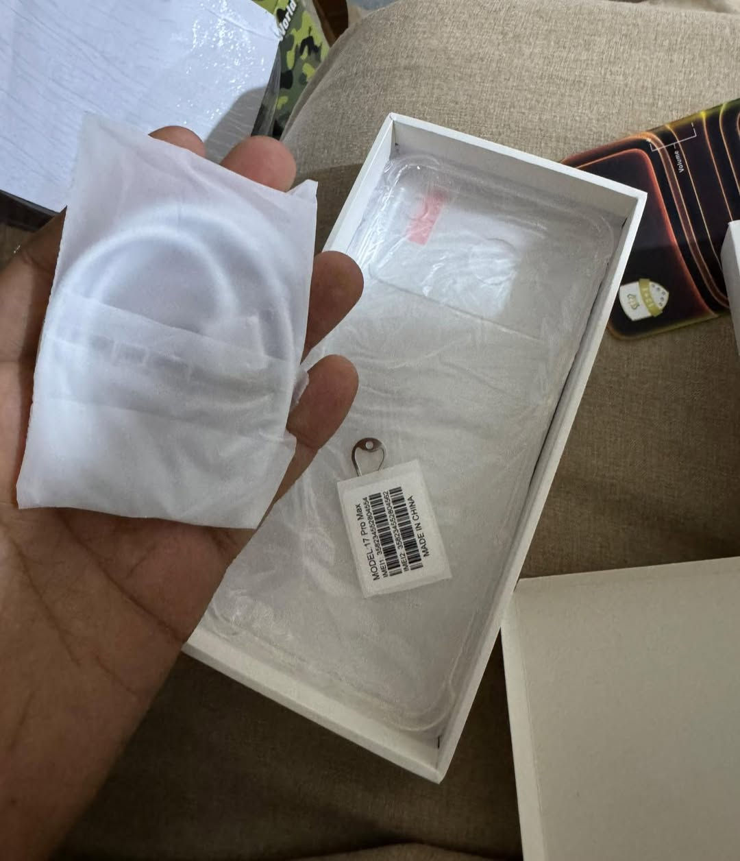 للبيع قطعتين ١٧ برو ماكس تقليد
برتقالي
سلفري
الجهازين فقط مشتغلات بدون استخدام
مكاني نجف 
***********
