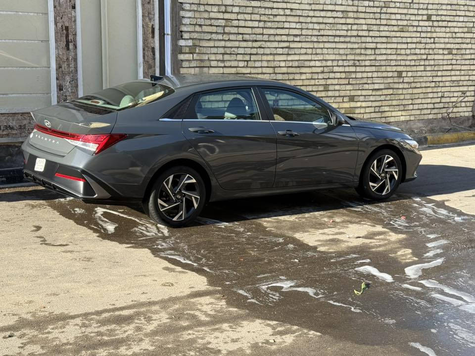 الانترة فول موصفات فتحة موديل 2024 السيارة مكفولة كفاله عامة من كلشي وتقرير أمريكي موجود تكدر تتكد السيارة دخول جديد  السعر 173 ورقة 
وبيهة مجال بسيط 
*********** 
علمن السيارة بدون رقم
