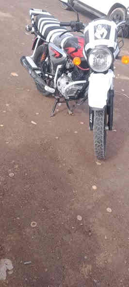 السلام عليكم بوكسر للبيع موديل 23 اوراق كامله شرطه ترقيم دراجه كفاله عامه كفاله منتفيلس مكاني القرنه الثغر سعر 1,650 وبيها مجال رقمي ***********
