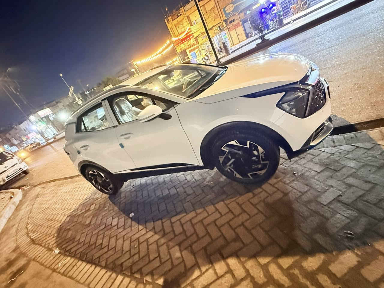 السلام عليكم سبورتج خليجي موديل 25
رقم بغداد 
فول عدا البانوراما 
موصفات 
بصمه 
جنطه كهرباء 
كراسي كهرباء 
دواخل بيجي 
نقطه عمياء 
شفتات استيرن 
كفرات الماعي 
تشغيل عن بعد 
ضمان 4 تبديلات دهن 
سياره زيرووووو 
ماشيه 1900 الف900 
سعر 247 
***********
