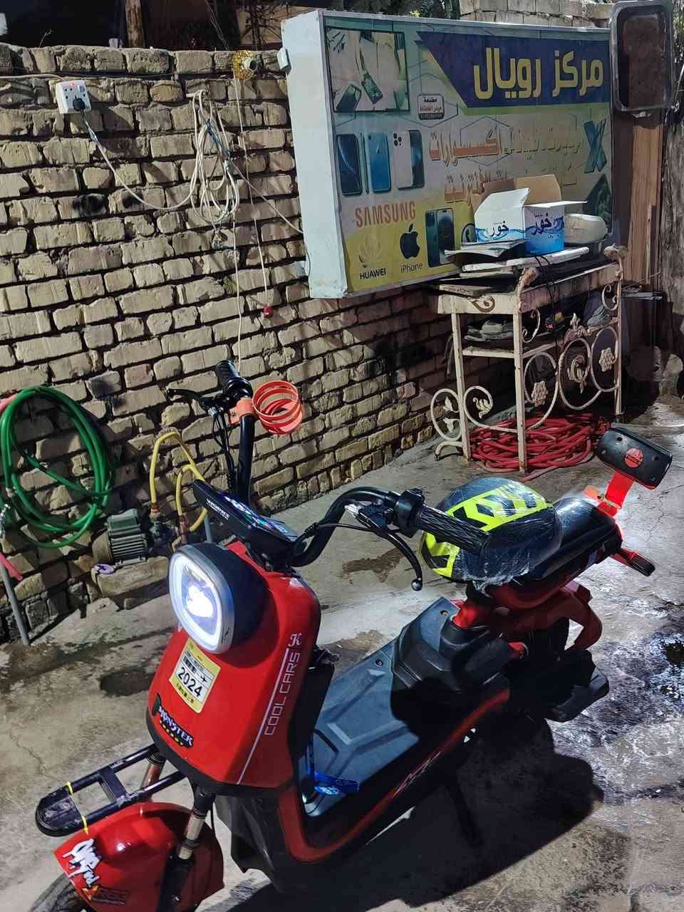 السلام عليكم 
دراجه شحن للبيع حجم 14 مبدله بطاريات نضيفه 
مواصفاته
عددالبطاريات:4
ملف 500
طريقه التشغيل بصمه2+سويج2 
شاشه ايباد حديثه مبدله جديده 
لايت عالي ناصي 
اشاره يمنه يسره 
السعر:280الف 
للي يريد يشتريه يتصل على الرقم
*********** العنوان بغداد حي العدل
