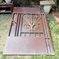 باب خارجي • نظيف جدا