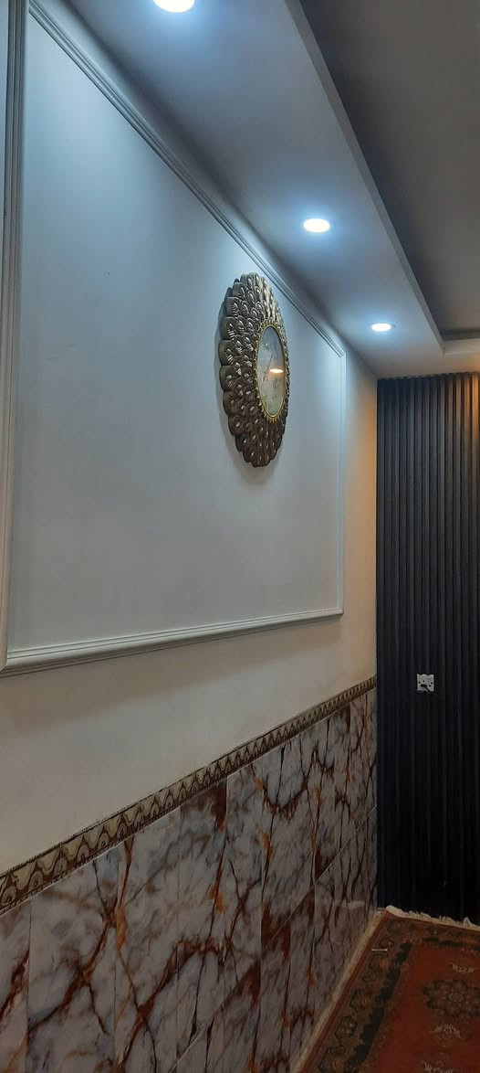 دار للبيع مساحه 125 الواجهيه 5 والنزال 25 السعر 70 وبمجال ناصي الشارع*********** منطقه حي السفير
