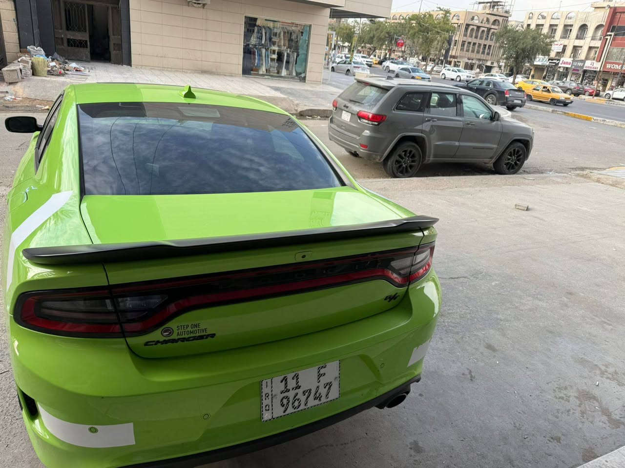 سلام عليكم دوج جارجر مديل ٢٠٢٣ بغداد ترقيم جديد مكينه ٥و٧٠٠ أمريكي حادث بنيد صبغ والجاملغ بارد فول مواصفات لون مميز مراوس بتاهو فقط  أو بيع *********** اتصال
