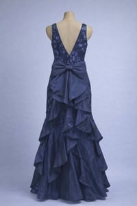 فساتين • استعمال قليل • توصيل النجف