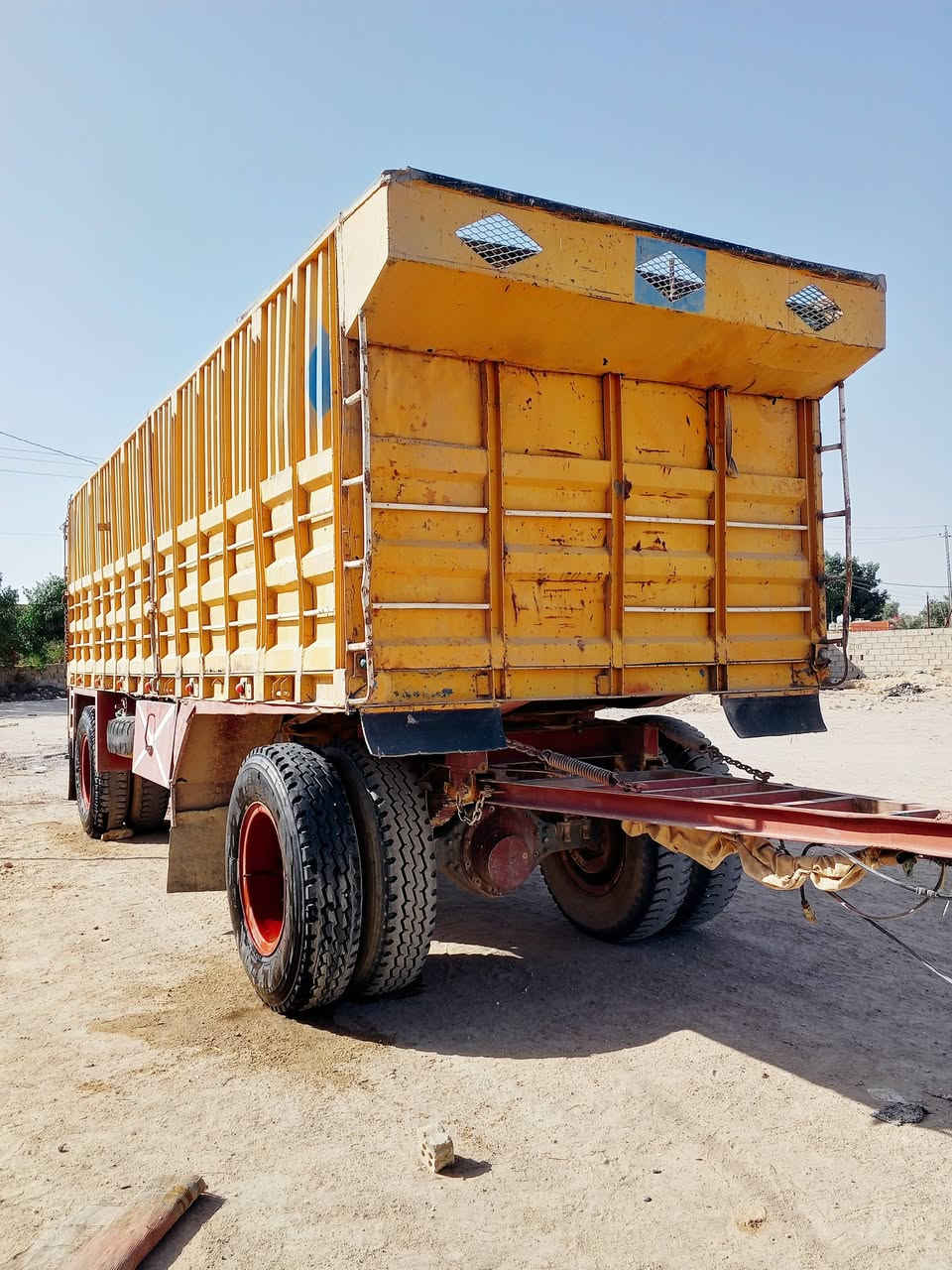 سلام عليكم عربانه للبيع طول 7/60 ارتفاع 190 تخم تاير 24   سبير جديد دناكير سكانيه صينيه 110 مكان نجف  لموشراي لايتصل ولا يطب خاص 
لاستفسار
***********
***********
