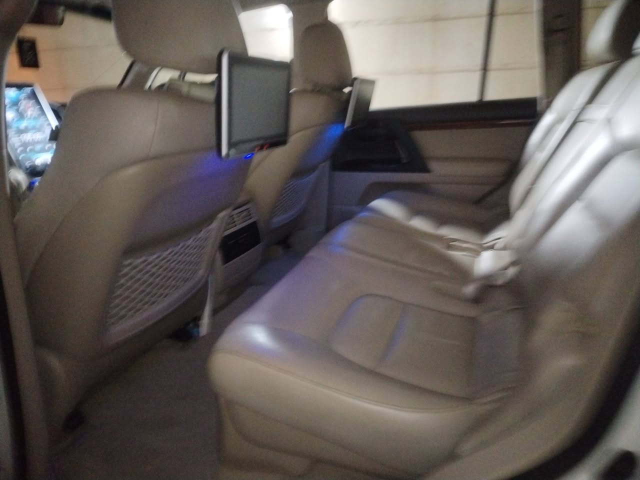 @إشارة السلام عليكم سياره لاندكروز معروضه للبيع
موديل 18 السعر الخاص رقم بغداد
رقم ***********
