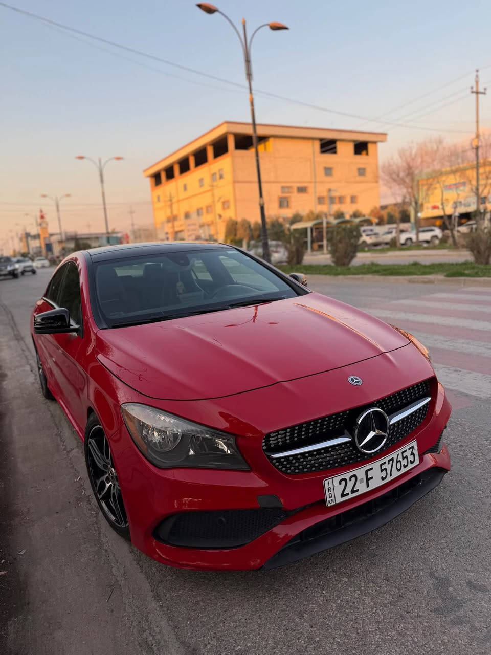 مارسدس CLA250 2018 فول للاخير 
وارد امريكي بيها بابين وربع جاملغ خلفي ايرباك بس تكمه طاك 
مواصفات فول للاخير واحد ع واحد
ماشيه 60 الف ميل 
سياره مال بيت صارلها عندي اربع سنين ونص كلش نضيفه وجاهزه وبدون نواقص وبسمي وكله جديد هزا فحص رقم سنويه
سعر مناسب اتصل او دزلي مسج
مكاني اربيل *********** أربيل, العراق
