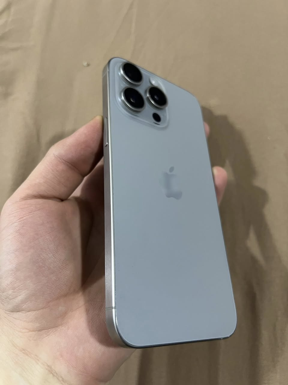 15 برو ماكس 
بطاريه 86
ذاكره 256
لون تيتانيوم 
ما مبدل بيه اي قطعه 
نضيف كلش 
كامل ملحقات 
شاحنه كامله كيبل ورأس الشحن ( انكر ) 
لزكة وكفرين اصليات توني مشتريهن
( الجهاز فقط مفتوح تخطي ) 
الناصرية مركز - حي الفداء -
***********
