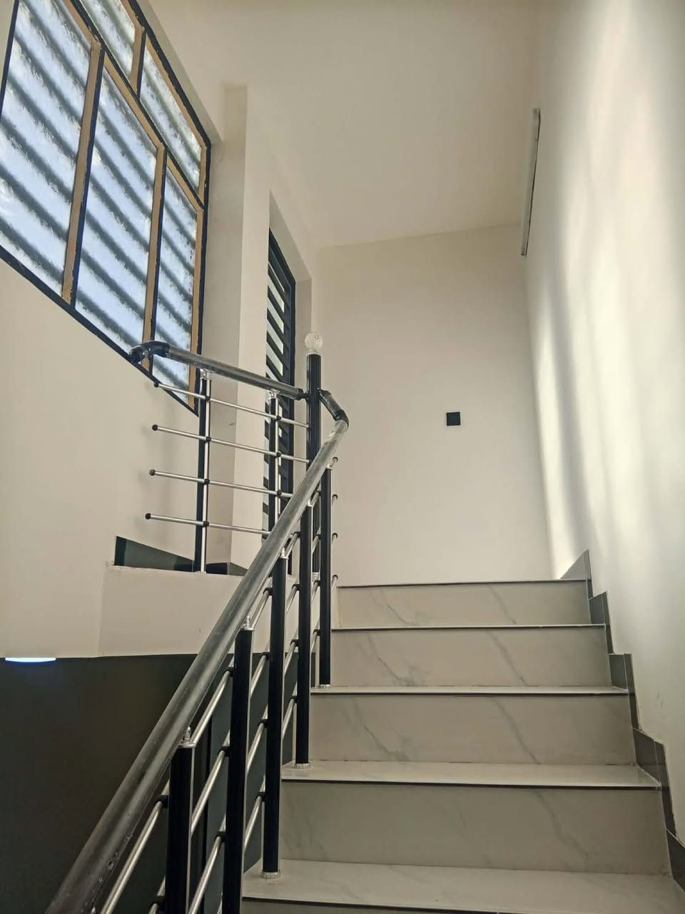 توكلنا على رب العباد  

🏠بيت  مساحة 75 متر 

 الطابق الارضي  صالة  : غرفه نوم   !!! مطبخ !!! خدمات 🚾

الطابق الثاني غرفتين نوم  مريحه و واسعات   !!! خدمات🚾 

بناء الدار🏗️  سنه 2026 زيرو غير مسكون 

موقع البيت 📍 حي الجهاد ديوان المخابرات  موقع مميز ومرتب 
السعر💰 مناسب  

الاستفسار 
☎️📞
***********
