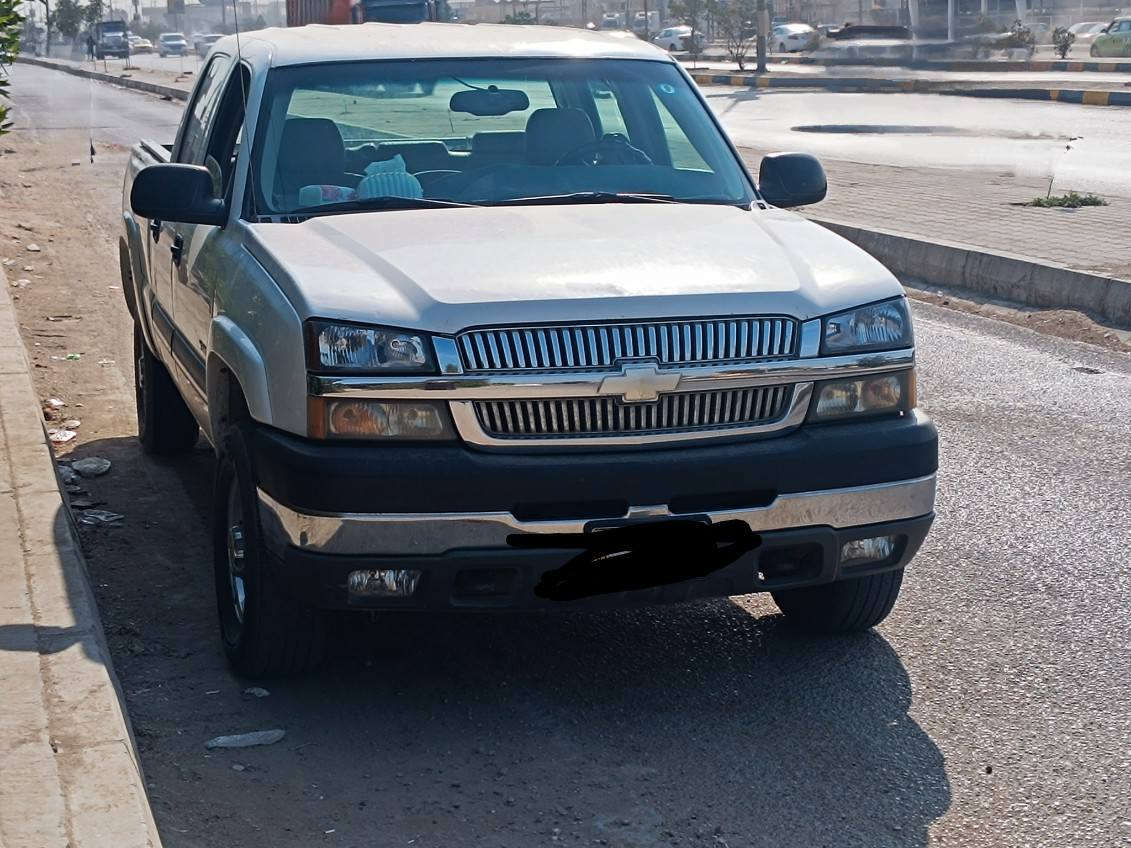 سلام عليكم سلفرادو.٢٠٠٤ رقم انبار بسمي سنويه ل٢٩ بلادي تخم تأير جديد باتري جديد صدر امامي خلفي جديد تراي وين ماريد سعر١١٥ وبي مجال ***********
