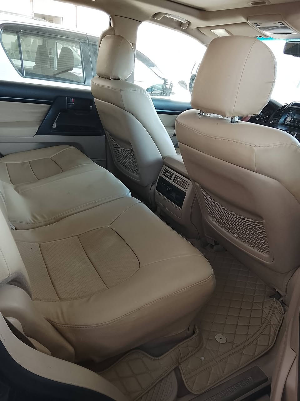 لاندكروزر موديل ١٤ كفاله عامه السعر ٤٠٠٠ دفاتر وبيه مجال ***********
