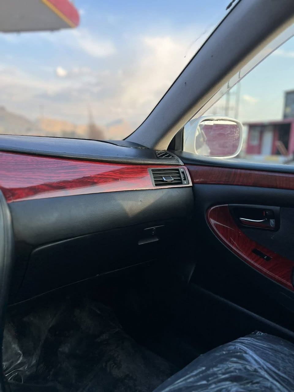 شاهیینەی بڕاوە تایبەت بۆ فرۆشتن GRS182
گەورە بە گەورە ساج سوور ٣دووگمە ویلی دینگەی لۆک
٢٠٠٥ ناو پاکەت کوشن کارەبا سوکان کارەبا ئاوێنە کارەبا
تەبرید ساردو گەرمی بەستراوە جامەکانی هەڵ گیراوە
تازە پیش و دواوەی داگیراوە بی دەعم لێدراو سەقفی شوشەی وبێ بۆیاخ تازە ڕۆنی هەڵ گیراوە لە ڕانیەم لەگەڵ ڕێزم ئەگەر کڕیار نیت تەلەفۆن مەکە سعری ٥٤$گەڵاو مەجالیکی برایانە 
***********
