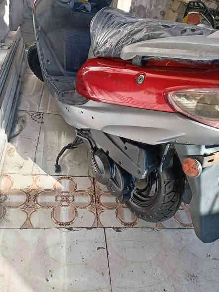 السلام عليكم دراجه سايم ابو عيون للبيع كله شغال صلف هندر كهربائيات كله شغال مكينه فول نعومه مابيهه اي نقص دراجه حيل نضيفه بدووون اوررراااق 
السعر. 600 او بي مجال للشراي 
العنوان داخل الرمادي. 
رقم الهاتف. ***********
