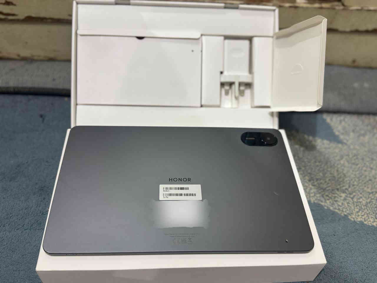 السلام عليكم ايباد HONOR Pad X9 للبيع بسعر 260 دينار وبي مجال قليل مع ملحقاته الايباد نضيف وشغال ومابي اي شخط على الضهر المكان ميسان للاستفسار الرقم ***********
