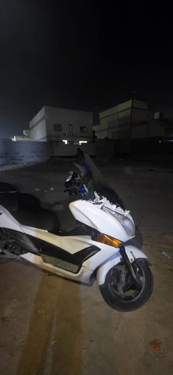 السلام عليكم 
سلفر ونج جيتي 600  للبيع
كفاله مكينه ترايك لربيل او جيب فيتر وتعال
كفاله كهربائيات 
دهن اموزيل + بانزين كله محسن
الكفرات تعبانه
السعر 15$ وبيه مجال الشراي يتصل ***********
المكان حي القدس
