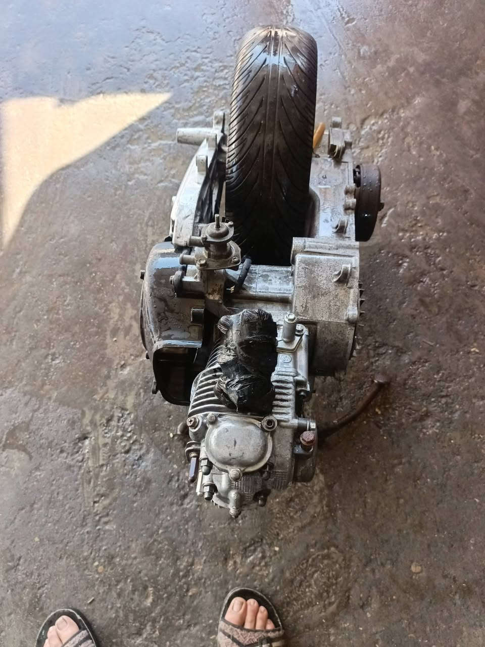 سلام عليكم محرك سكنس تجفيت جديد ٥٨ بعدة مامشتغل جيب وشد مكان بغداد قريب على مرور الحسينية*********** السعر ١٧٥ محرك كامل
