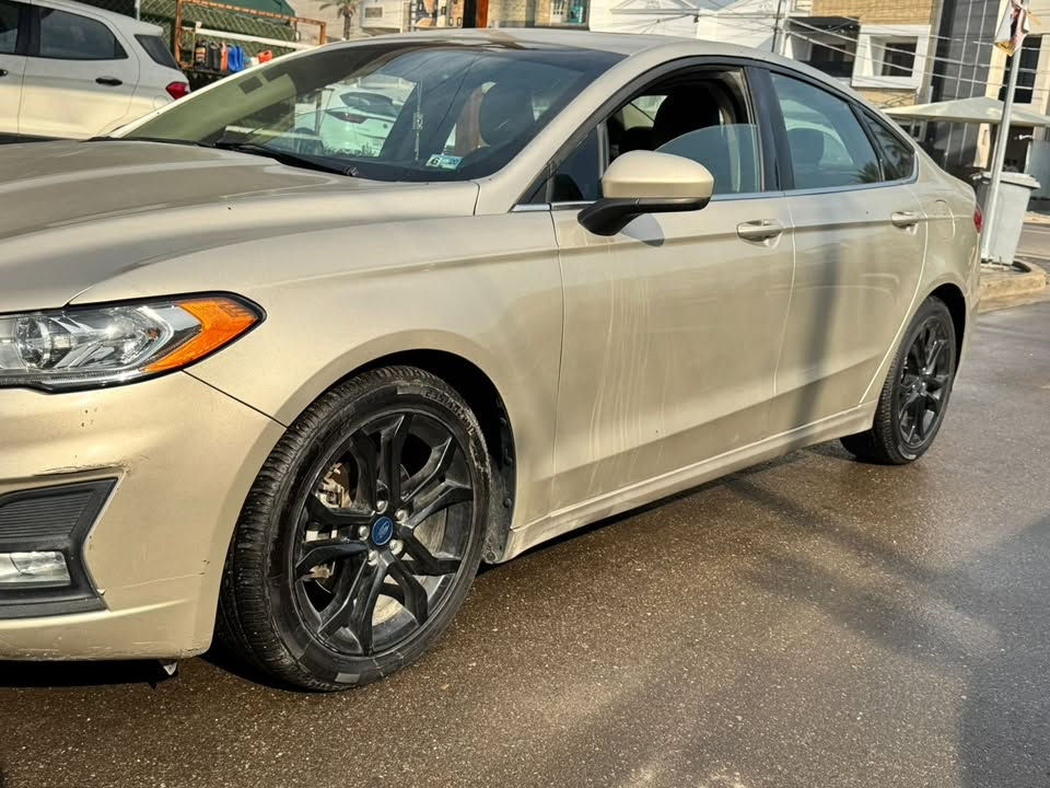 - فورد فيوشن محرك ١٥٠٠ تيربو  ecoboost
- مواصفات فول 

* بصمة 

* سلايد روف 

* اوتوستوب 

* رادار امامي 

* مانع تصادم

* كار بلي 

* ايرباك سليم 

* كشنات كهرباء  

* وغيرها بعد الكثير من المواصفات المعروفة 

 • رقم بغداد مشروع وطني باسمي تحويل ثاني يوم 

ماشية ٧٠ ميل 

سنوية هزة جديدة

حادث من الخلف موضح بالصور واكو بالتكمة اثر سقوط عمود 

رايدها ب ٩٥ ورقة وبيها مجال بسيط سيارة جاهزة ومستعجل على البيع لظرف طارئ 

تواصل واتساب فقط

***********
