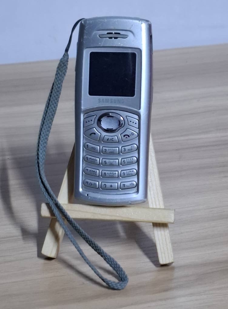 🪬بسۜمۘ اٰلله۟ اٰلرحۡمۘنۨ اٰلرحۡيۧمۘ🪬
🤲🏻اٰله۟مۘ اٰرزؗقࣗنۨيۧے مۘنۨ حۡلاٰلڪ🤲🏻
⚜️💫 SAMSUNG💫⚜️ 
 🔱  C100  🔱 
 الاصلي  💯  شرررط  عربي يقرة سيم كارت قديم وحديث
✨️  مستخدم النظافة بالصور ✨️
✨ جهاز ️ مع شاحنة وبطارية ومدالية  ✨️
✨السعر  65  الف توصيل مجاني بغداد  ✨️🛻
المكان  بغداد والتوصيل فقط بغداد  🏠 
للحجز تواصل ماسنجر او واتساب او اتصال  ☎️
0️⃣7️⃣7️⃣3️⃣9️⃣9️⃣6️⃣8️⃣0️⃣0️⃣0️⃣


**إذا كنت صاحب هذا الإعلان وتريد حذفه لأي سبب، رجاءا أرسل رسالة إلى الدعم الفني**