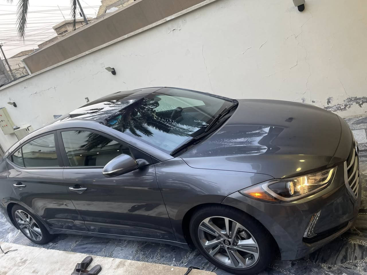 سلام عليكم الانتره 2017 كنديه بيه ضربه بس جاملغ الخلفي ماشي 88 الف سياره تراي مال زيررو الله وكيلكم 
127 ورقه$$ بغداد ***********
