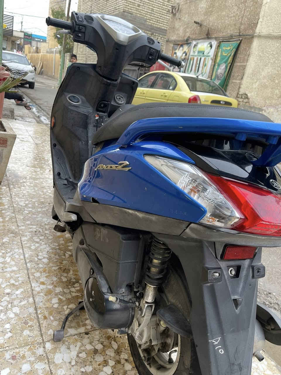 سلام عليكم دراجة اكزز حديث نوزل الدراجة جديدة بعدهة صار شهر من نازلة من الرمبة سعر مليون 50 
***********
