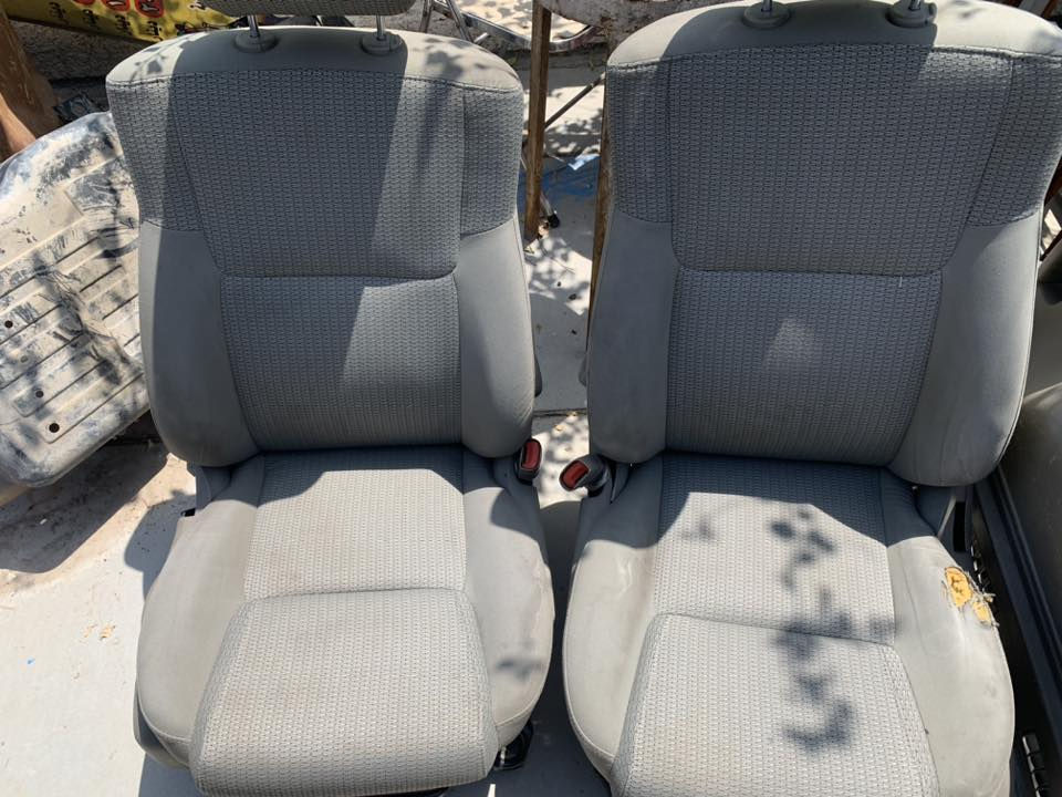 السلام عليكم تم تخفيض السعر 250 الف
كشنات كوماندر كاملات نظافة 90‎%‎ 
للاستفسار ‭0770 923 7432‬
