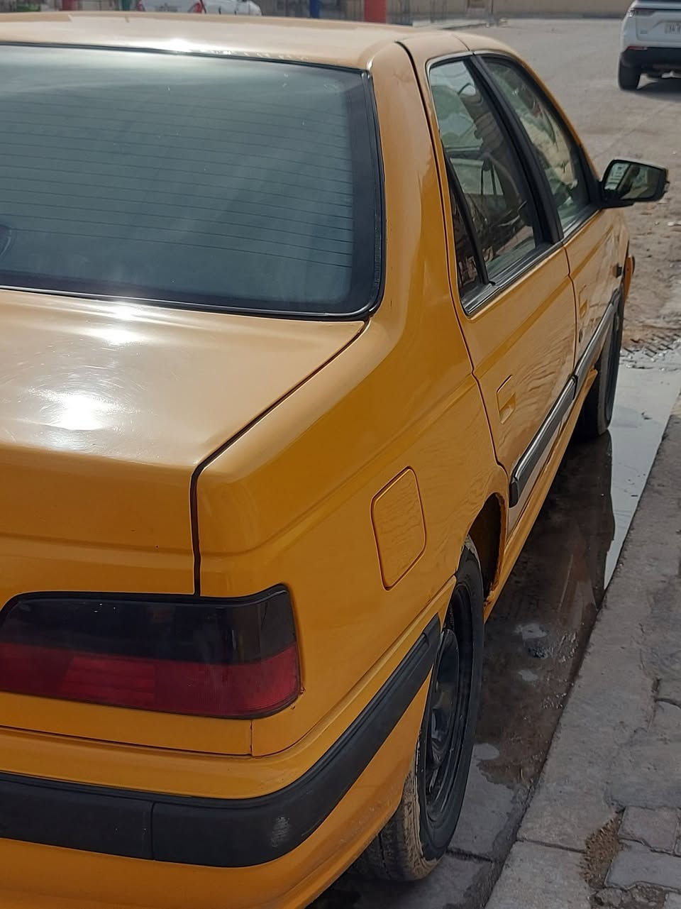 سلام عليكم بيجو بارص موديل 2018 بيها بنيد مبدل بيها جاملق الأيسر طخه خارجية وبي صبغ سيارة بيه خيط تبخير ابيع مكينه كايمه كير تبريد تدفئ خير من الله حداديه تايرات 50% العنوان البصرة حي المدراء متواجد وتساب فقط واتصال ع عذا رقم *********** سعر 47 وبيها مجال بسيط للطيبين شرط راعيها يريد تحويل البصرة, العراق
