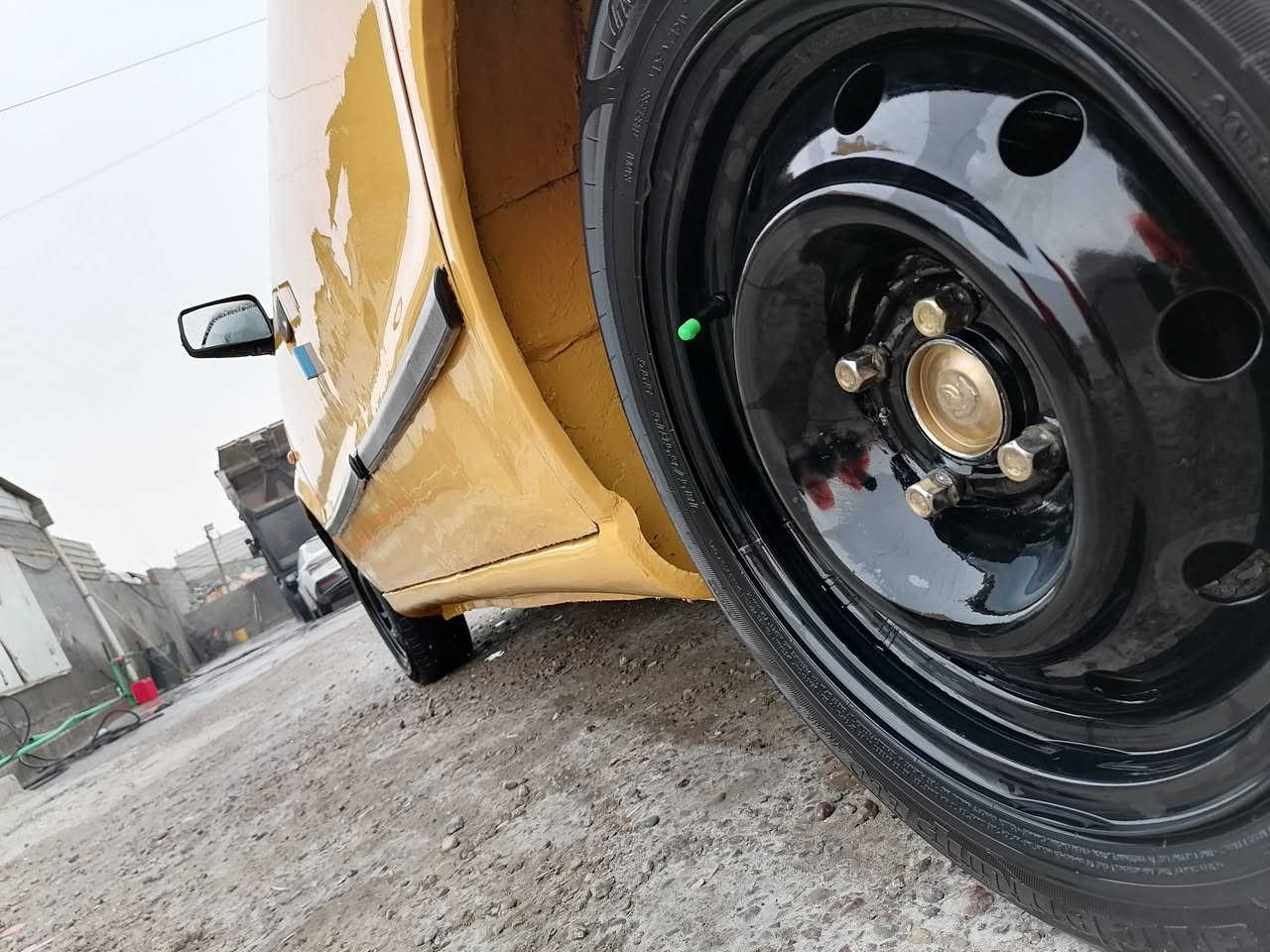 ***********السلام عليكم سياره سمند ٢٠١١ مصفره هيئة وغرامات بأسمي تستلم رقم يوم الثنين جاهزه كير مكينه تبخير قليل اصلن مامبين  تبريد حداده تخم تاير كله جاهز
