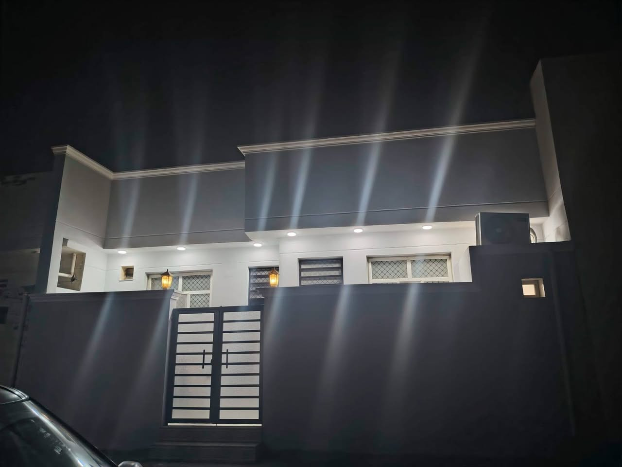 بيت للبيع – فرصة مميزة
🏠 المساحة: 100 متر (10×10)
🏢 طابق واحد
📑 مشمول بالتطويب
📍 الموقع: مجمع الروان – طريق النجف/الديوانية
📌 الامتياز: بداية المجمع، أول فرع على اليمين (موقع واضح وممتاز)
🔄 قابل للتفاوض الاتصال:
***********📞

بيت مناسب للسكن أو الاستثمار، موقعه حيوي وسهل الوصول
مكتب ضلال الرافدين للعقار
