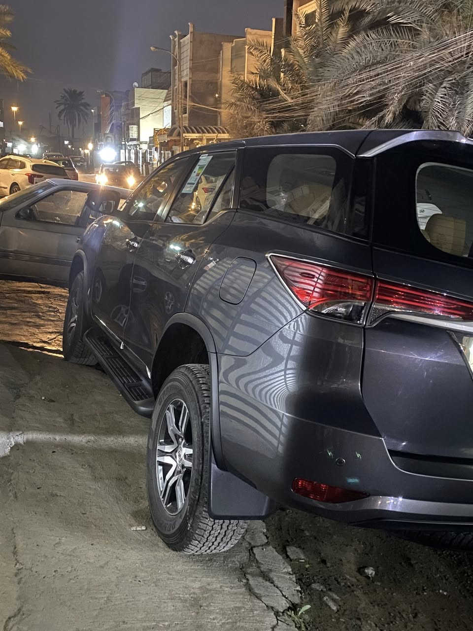 سياره للبيع فور جنل موديل 2023 رقم بغداد باسمي اني اشتريته زيرو ورقمته 7 راكب ثلاث قطع تبريد أربعه سلندر تو ويل محرك 2700 مكفوله كفاله عامه ماشيه 7000 كيلو متر مواصفات العاديه مال الفور جنل للبيع فقط ألون رصاصي السعر 295 $ للاتصال *********** السياره موجوده في بغداد شارع فلسطين
